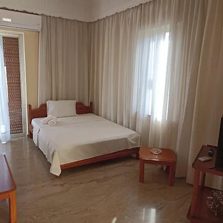 Tonia's House * Leonídio